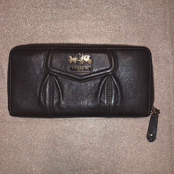Coach Handbags - Coach Leather Wallet